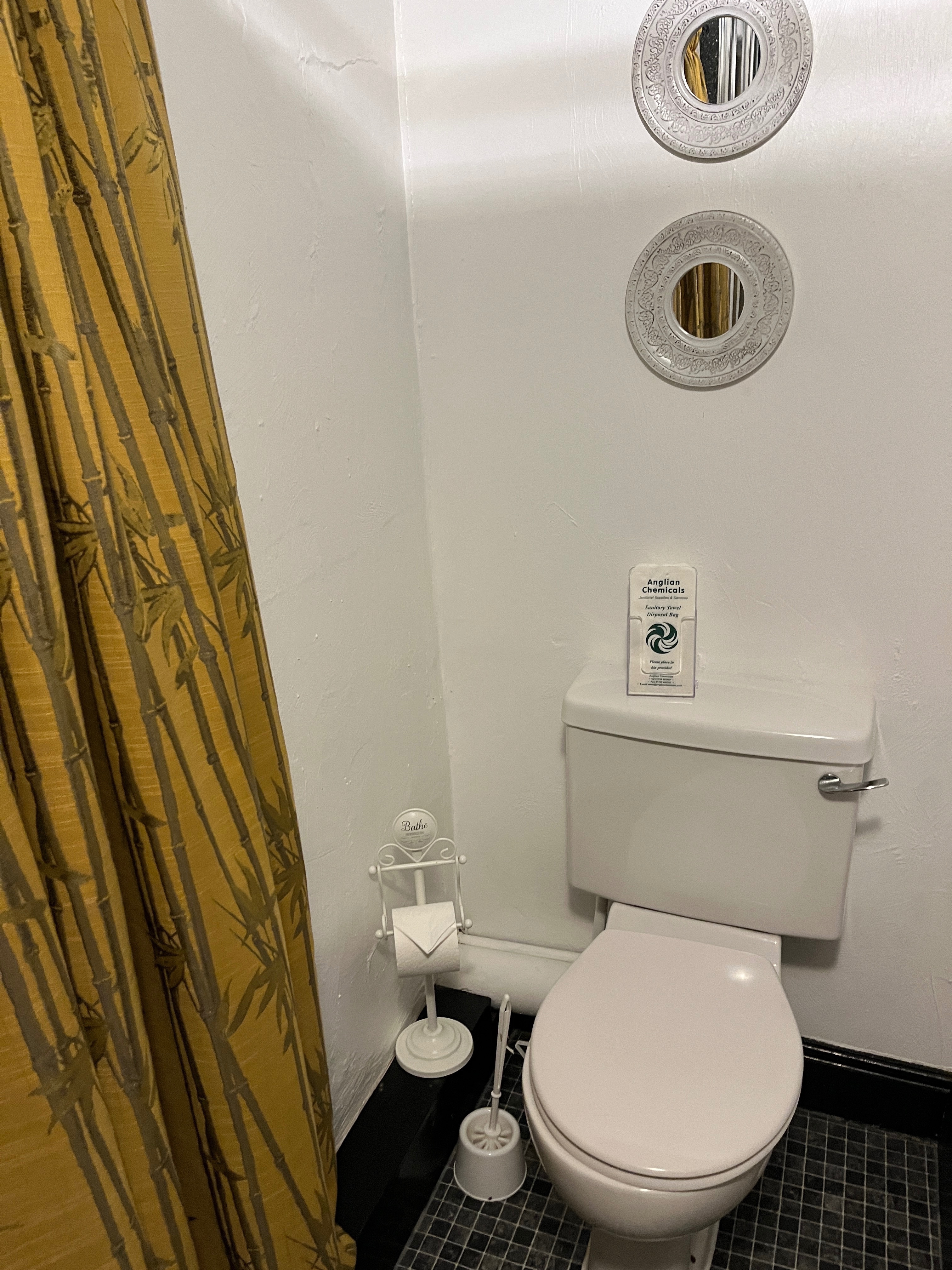 En-suite bathroom with bamboo panel bath surround