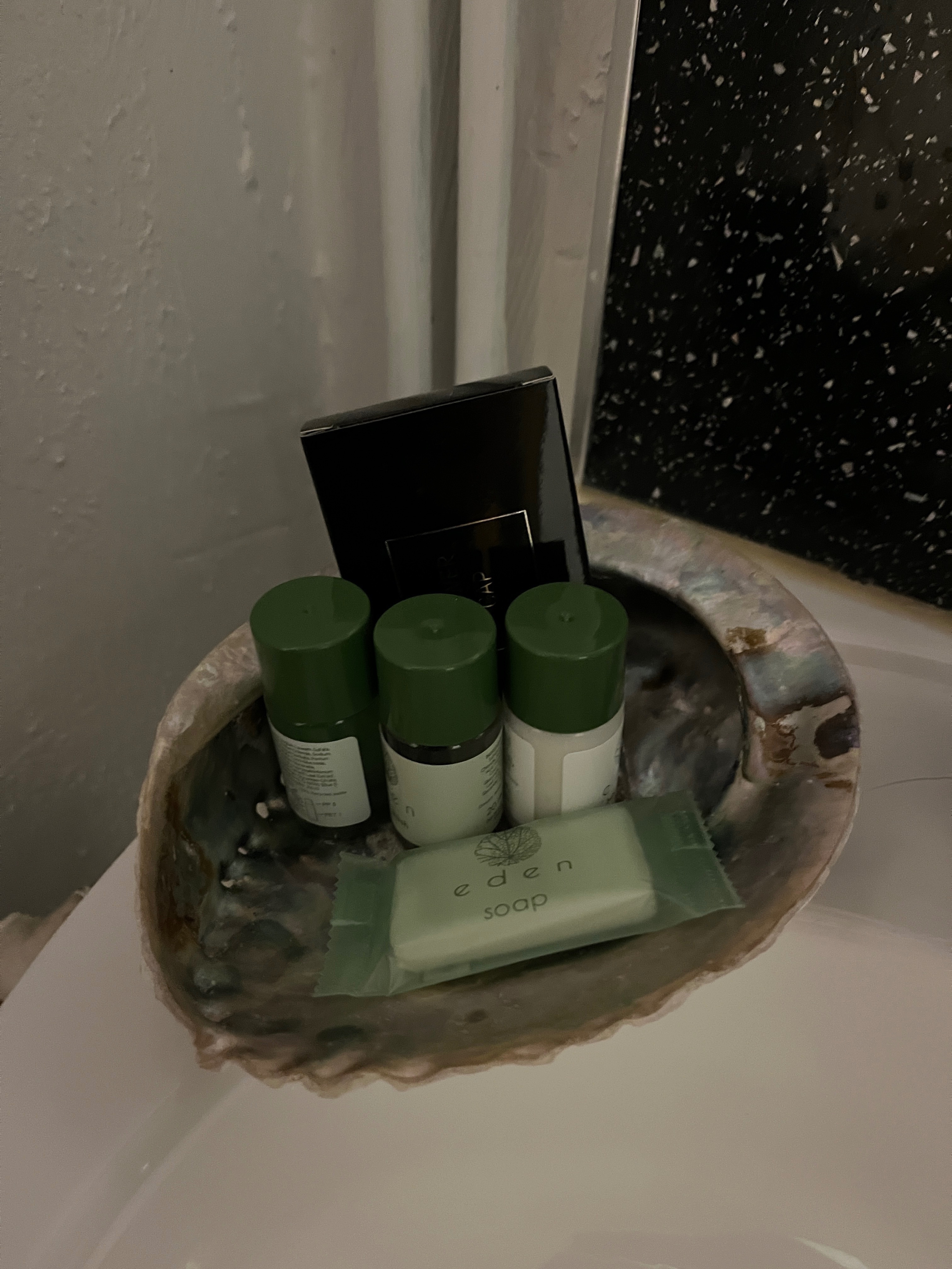 Complimentary toiletries 